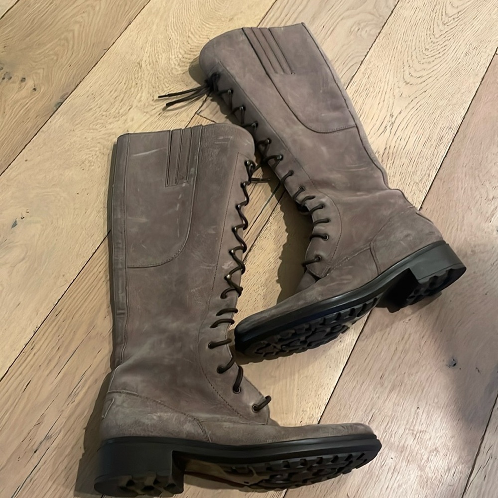 Hunter brown leather lace up boots, size 8.5